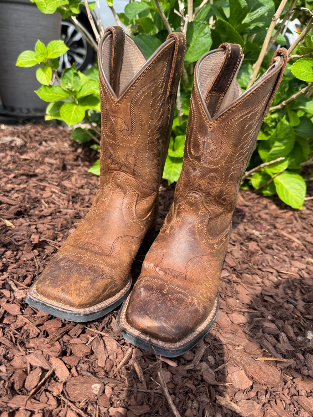 Classic Brown Leather upper Ariat boys size 13 *Wiggle room fit system intact*